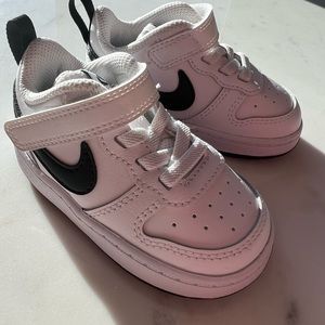 Nike kids sneaker in white size 5